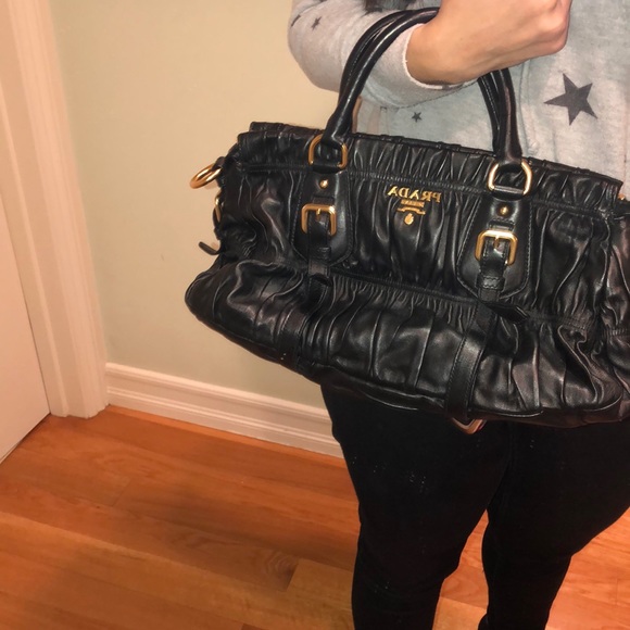 100% authentic Prada tote bag in black leather - Picture 3 of 10